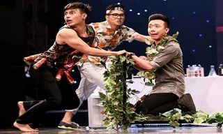 Lê Dương Bảo Lâm (bìa trái) diễn cùng Trấn Thành (bìa phải) trong đêm chung kết Cười xuyên Việt.