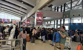 Gần 90.000 người đổ về sân bay Nội Bài ngày 8/3