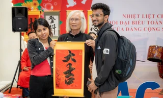 Khách đến sân bay Nội Bài được nhận quà 'đặc biệt' 