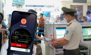 Phương án ‘gỡ’ lệnh tạm hoãn xuất cảnh ngay tại sân bay 