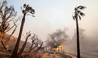 Nhiều điểm du lịch nổi tiếng ở Mỹ bị thiêu rụi hoàn toàn