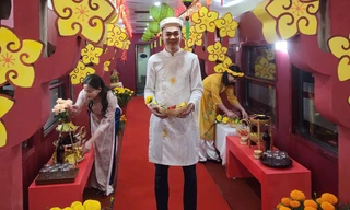 Gần 1.000 người rời Hà Nội đi ‘chuyến tàu xuân’ vào TPHCM đêm giao thừa