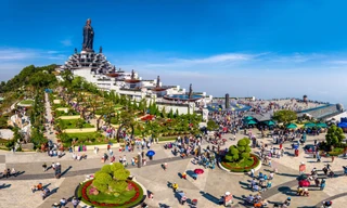 Hình ảnh hội xuân núi Bà Đen nhìn từ trên cao 