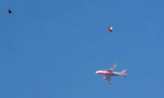 Phi công phát hiện 'vật thể lạ' khi máy bay sắp hạ cánh Nội Bài 