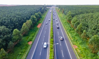 Nhiều tuyến cao tốc quá tải, ùn tắc thường xuyên xảy ra