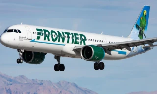 Khách nam liên tục bật lửa, máy bay phải hạ cánh khẩn cấp 