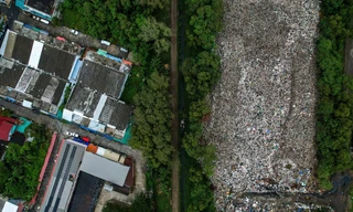 Rác thải, mùi hôi thối 'tấn công' đảo du lịch nổi tiếng Thái Lan