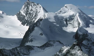 5 du khách tử nạn khi trượt tuyết 