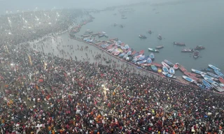 Kinh ngạc hình ảnh lễ hội tắm tập thể lớn nhất hành tinh