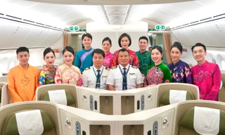 Phi hành đoàn đặc biệt trên chuyến bay đón Tết ở độ cao 10.000m