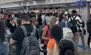 'Cháy khét' vé máy bay dịp 30/4-1/5