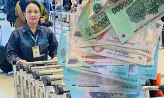 Phát hiện ví tiền cùng nhiều tài sản trên xe đẩy sân bay Nội Bài