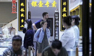 Trung Quốc công bố mức hoàn thuế mới với du khách