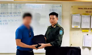 Phát hiện chiếc túi đen chứa nhiều tiền, vô chủ ở sân bay Nội Bài 