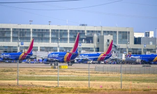 Mỹ hủy hơn 1.400 chuyến bay, du lịch gián đoạn nghiêm trọng 