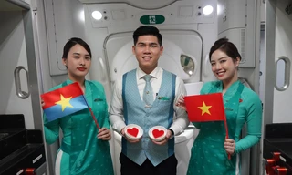 Rực rỡ cờ đỏ sao vàng trên chuyến bay đặc biệt ngày 30/4