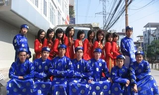 Sinh viên kiếm tiền bằng nghề... bán duyên