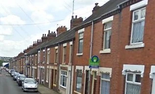 Một số tòa nhà ở thành phố Stoke, thuộc Staffordshire được bán với giá 1.5 USD