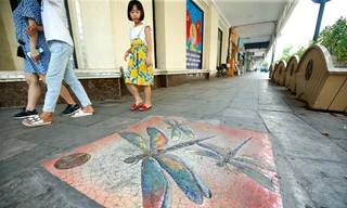  Nắp cống, hố ga vừa được 'khoác áo' tác phẩm nghệ thuật đã xuống cấp