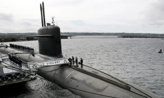Tàu ngầm tên lửa hạt nhân Le Vigilant tại căn cứ Ile Longue, Brittany