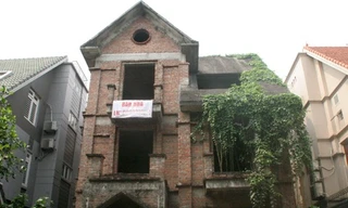 Đại gia phá sản dạt về biệt thự hoang