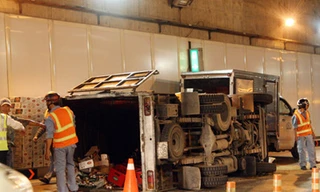 Lật xe tải, hầm Thủ Thiêm bị phong tỏa