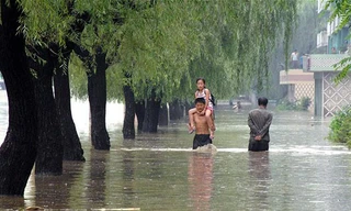Cảnh lũ lụt ở thành phố Anju, Triều Tiên