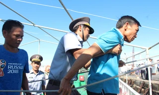 41 ngư dân lênh đênh hơn một ngày ở Trường Sa được đưa vào bờ an toàn