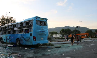 Hai xe khách giường nằm tông nhau, 21 người thương vong