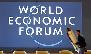 Trải thảm trên sân khấu chính Diễn đàn Kinh tế Thế giới Davos
