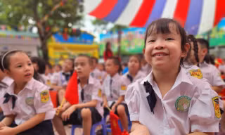 Hà Nội: Cô trò trường Tiểu học Đại Từ rạng rỡ đón năm học "đoàn kết, kỷ cương, sáng tạo"