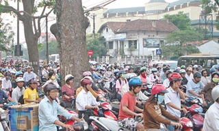 Trực tiếp đánh vào người dân