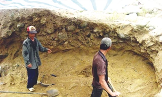 Người dân đào đãi vàng trái phép, nhưng vẫn nghèo