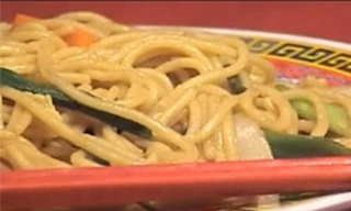 Tranh cãi về mì gói tẩm hóa chất