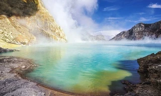 Hồ axit lớn nhất thế giới nằm ở quốc gia nào?