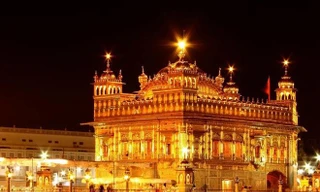 Ngôi đền nổi tiếng dát kín vàng nằm ở nước nào?