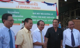 Bầu Ðức với các yếu nhân, TBT, Phó Thủ tướng CHDCND Lào