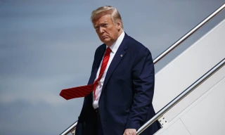 Bê bối của ông Trump thổi bùng tranh luận về giới hạn