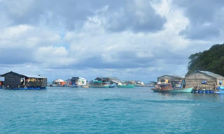 Quang cảnh làng cá bè ở Thổ Chu 