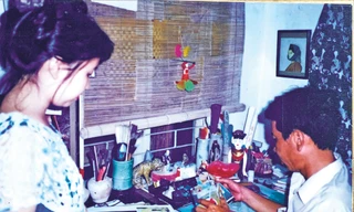 Kỷ niệm nhỏ với tác giả “Sang sông”, “Những ngọn gió Hua Tát”… tại nhà riêng của họa sĩ Lưu Công Nhân ở Tam Ðảo - thập kỷ đầu 90 thế kỷ trước. Ảnh: Tư liệu DPV 