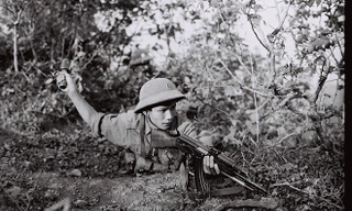 Anh hùng LLVT Nguyễn Duy Nhất là y sĩ có nhiều thành tích trong đợt chiến đấu bảo vệ biên giới tại Cao Lộc - Lạng Sơn. Ảnh do phóng viên Phạm Yên ghi lại 