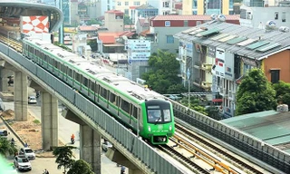 Tuyến đường sắt trên cao Cát Linh - Hà Ðông đội vốn hàng chục ngàn tỷ đồng, liên tục chậm tiến độ thi công. Ảnh: Nhật Minh ​