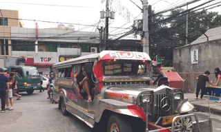 Xe Jeepney trên đường phố Manila 