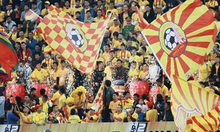 V-League thu hút đông đảo CÐV đến sân ngay vòng đấu đầu tiên. Ảnh: VSI