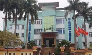 Hình ảnh rà phá bom mìn, vật nổ của 2 gói thầu thuộc Tiểu dự án Biến đổi khí hậu TP. Ðồng Hới, không thấy có lắp ống nhựa để tạo vách