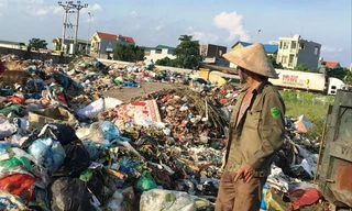 Rác thải đổ tràn lan, ùn ứ gây tình trạng ô nhiễm tại xã Liên Phương