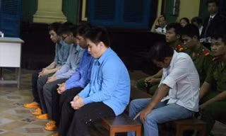 Phạm Sỹ Hoài Như (áo trắng, hàng ghế sau) tại phiên tòa phúc thẩm trước đây. Ảnh: Tân Châu 