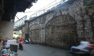 Ðoạn vòm cầu Hàng Cót-Hàng Giấy chuẩn bị đục thông. Ảnh: MẠNH THẮNG