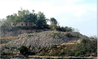 Di tích lầu Bảo Ðại bị băm nát trước khi được lập hồ sơ quản lý