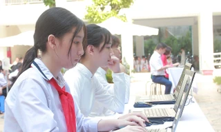 Việc tổ chức thi trên máy cần chuẩn bị kỹ càng và có lộ trình để thí sinh làm quen. Ảnh: Ngọc Châu